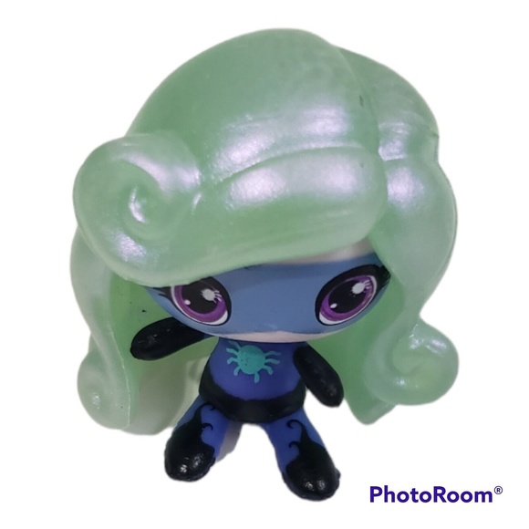 Monster High Mini Figures, Lot of 3 McFlytrap, Lagoona Blue,Twyla - Picture 4 of 5